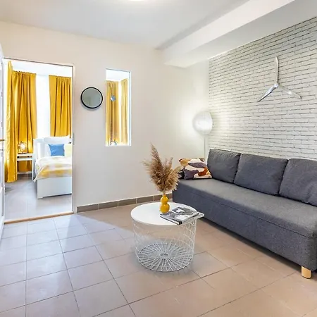 Központi Teraszos Klímás Apartman *
