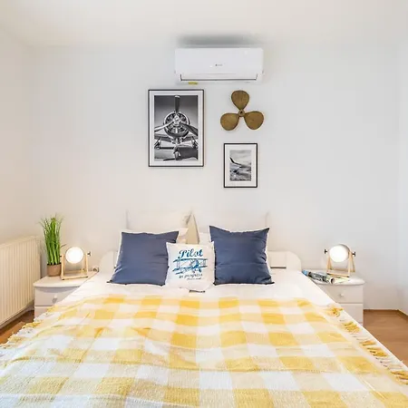 Központi Teraszos Klímás Apartman