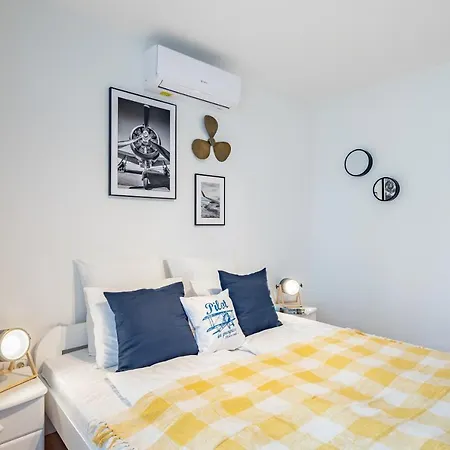 Apartamento Központi Teraszos Klímás Apartman *