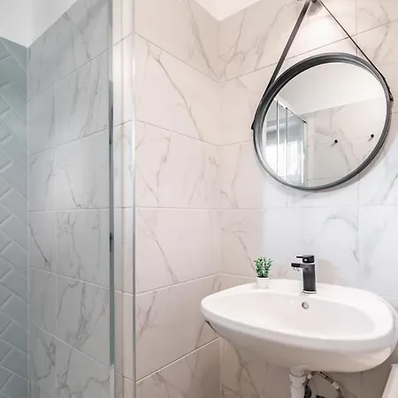 Központi Teraszos Klímás Apartman Apartamento *